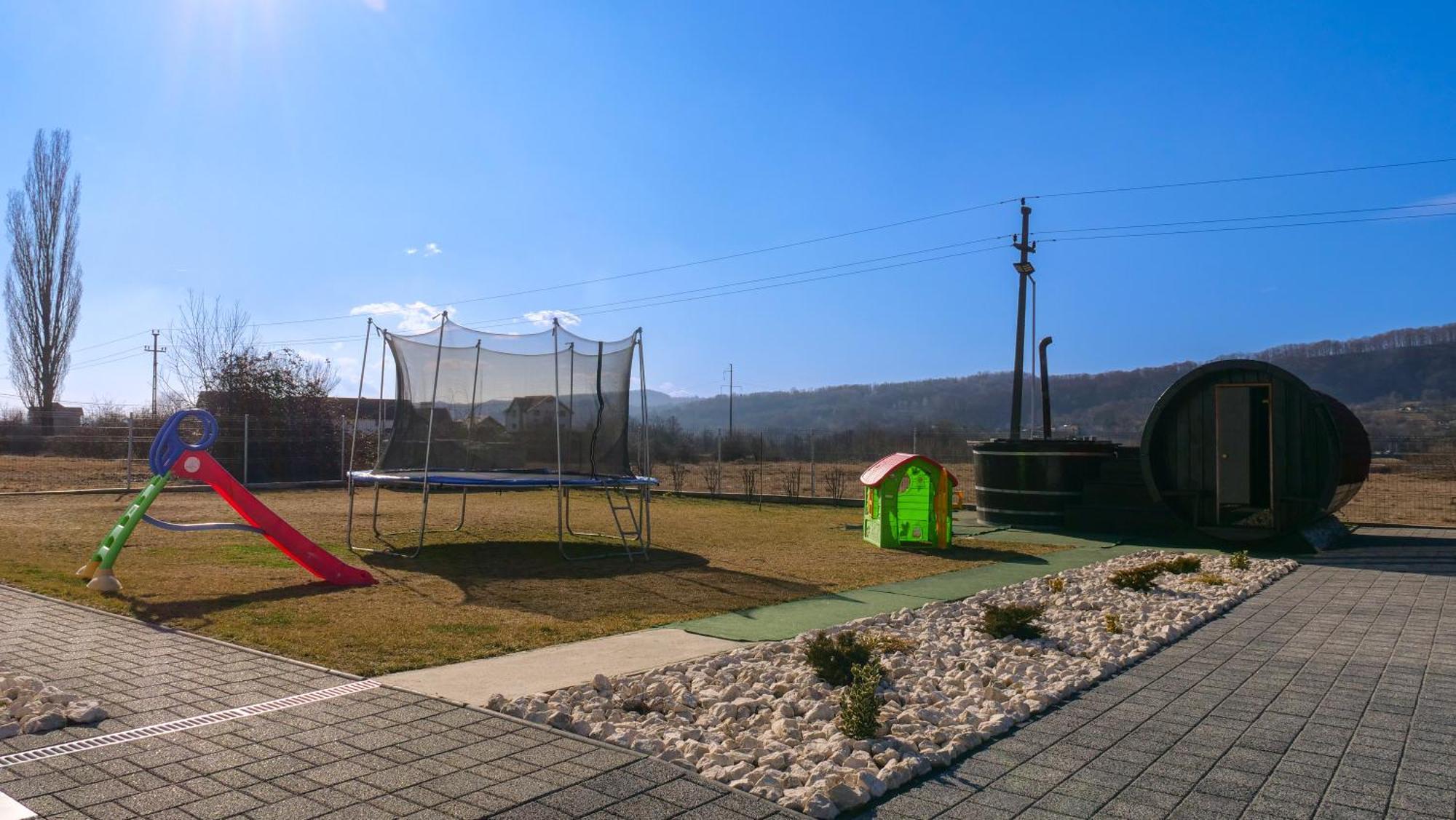 Casa Ambientt Hotel Curtea De Arges Exterior photo