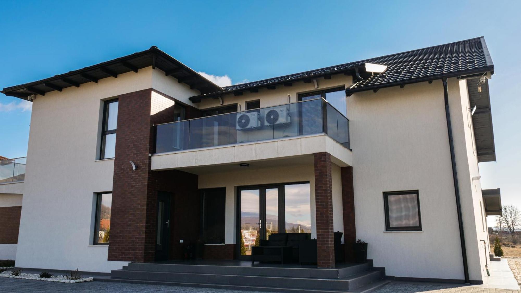 Casa Ambientt Hotel Curtea De Arges Exterior photo