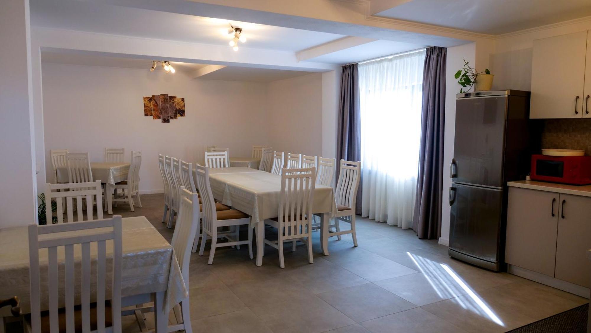 Casa Ambientt Hotel Curtea De Arges Exterior photo