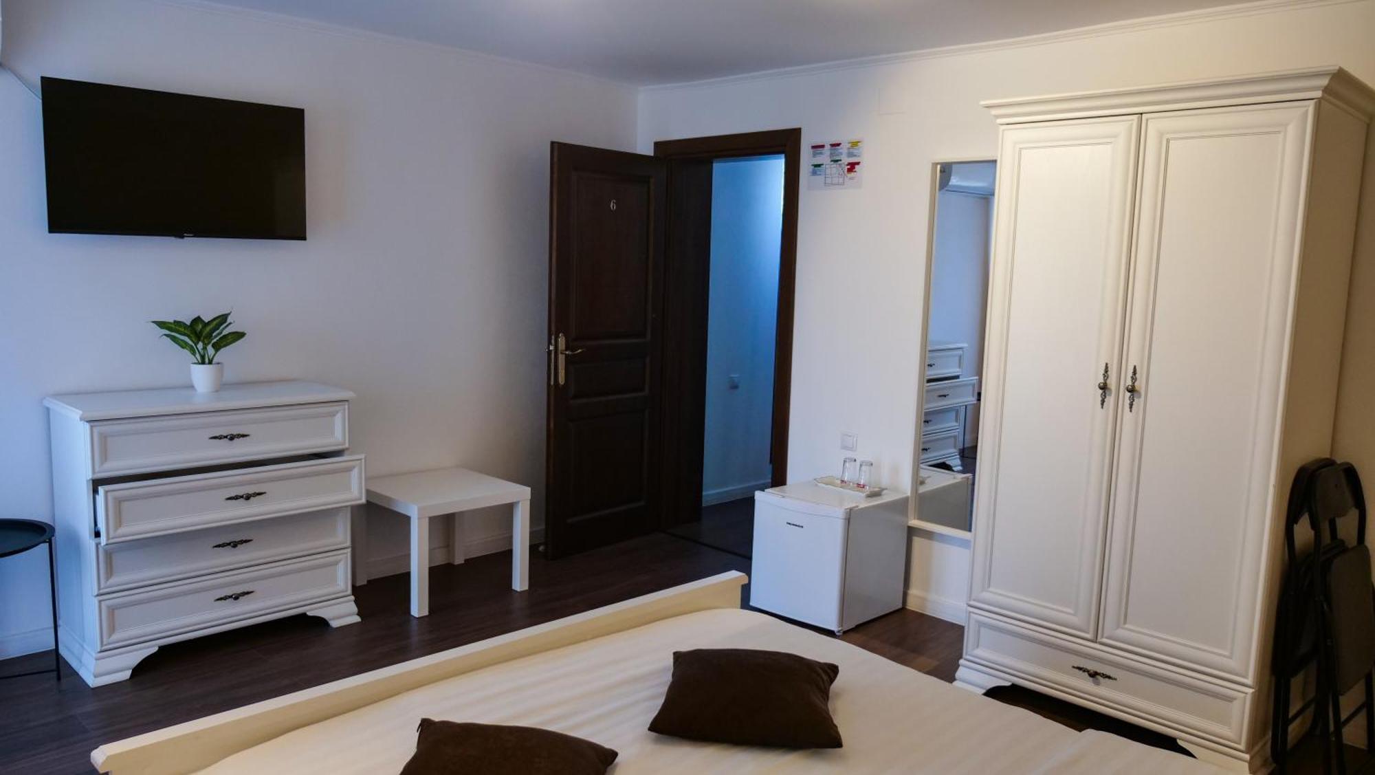 Casa Ambientt Hotel Curtea De Arges Exterior photo