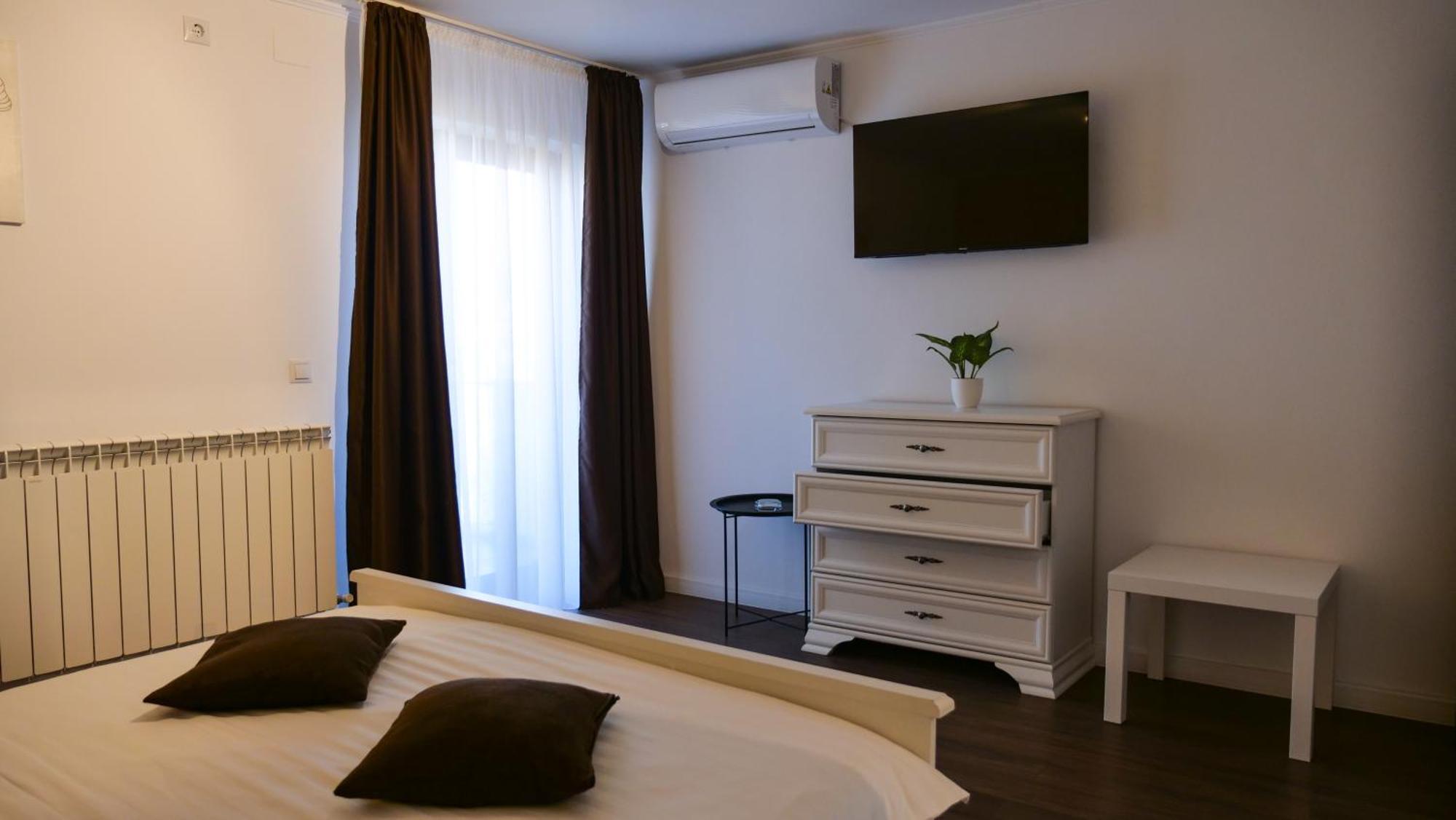 Casa Ambientt Hotel Curtea De Arges Exterior photo