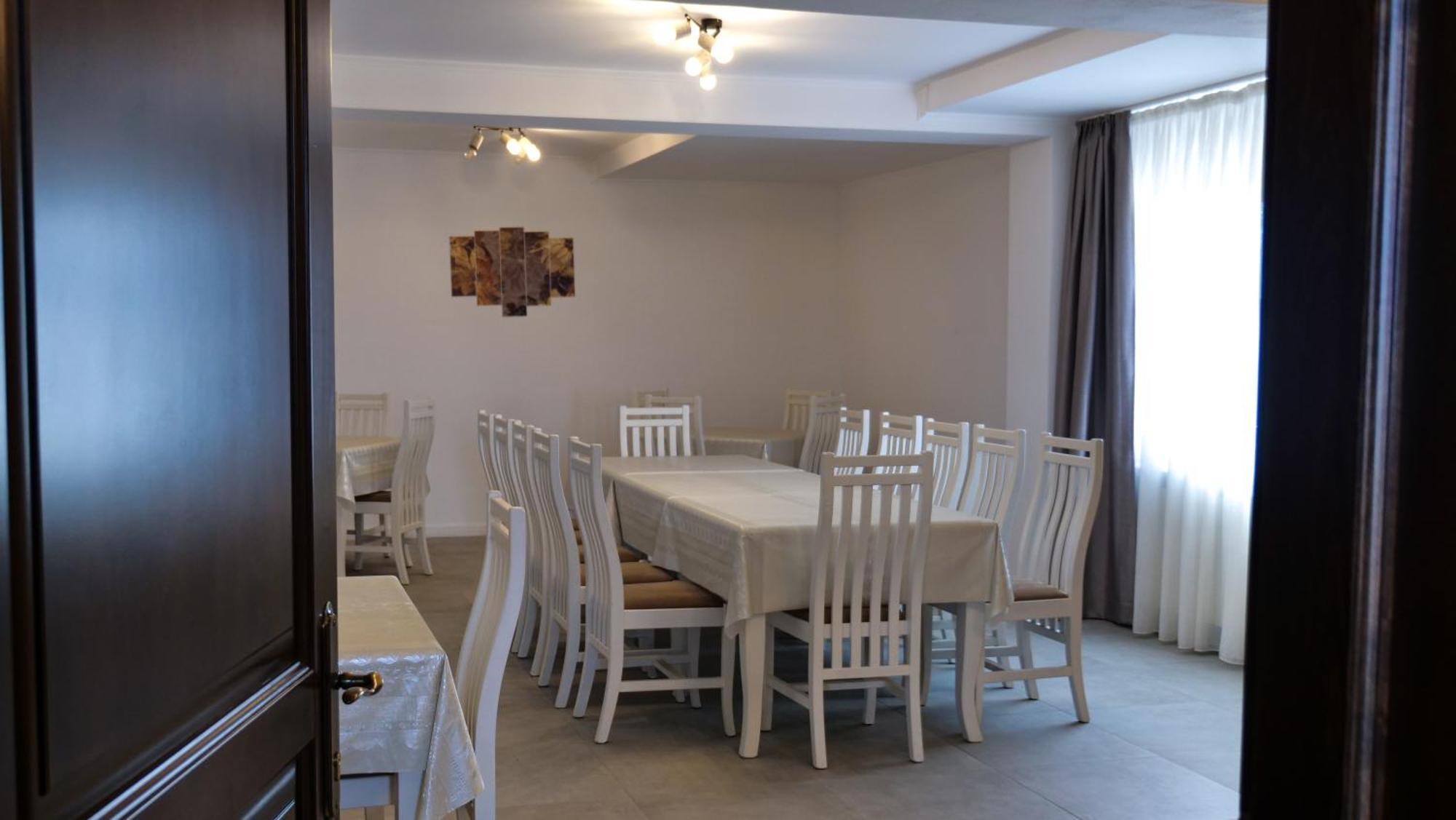 Casa Ambientt Hotel Curtea De Arges Exterior photo